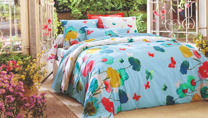 Couché dans les fleurs